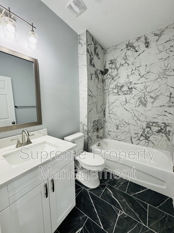 Building Photo - 6073 Vermont Ave