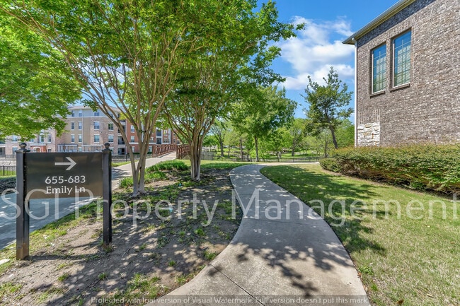 Building Photo - 679 Emily Ln