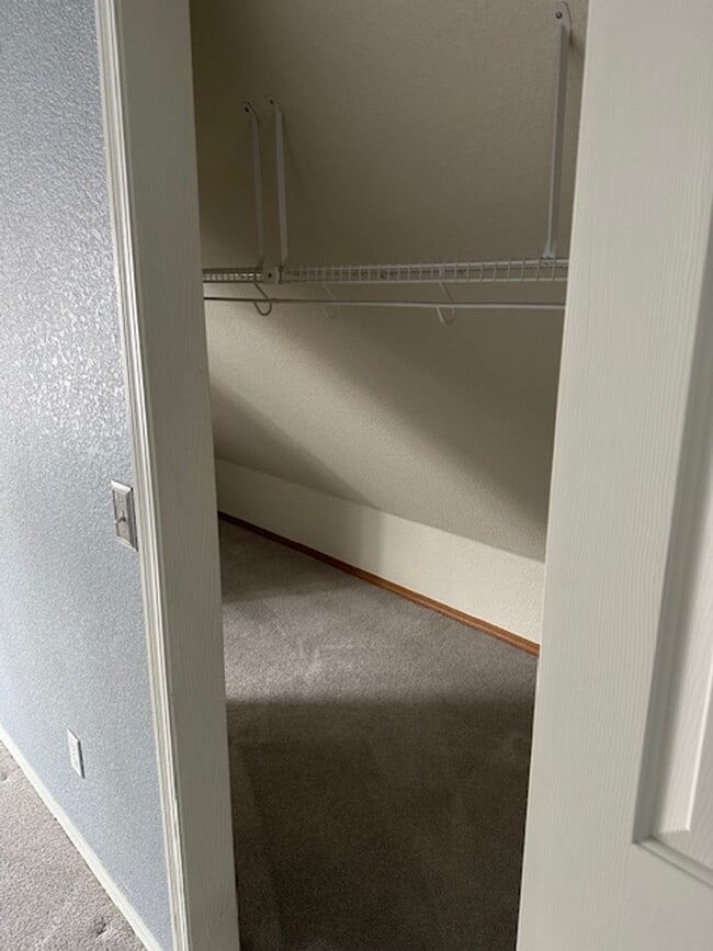 Building Photo - Beautiful House in Canyon Creek