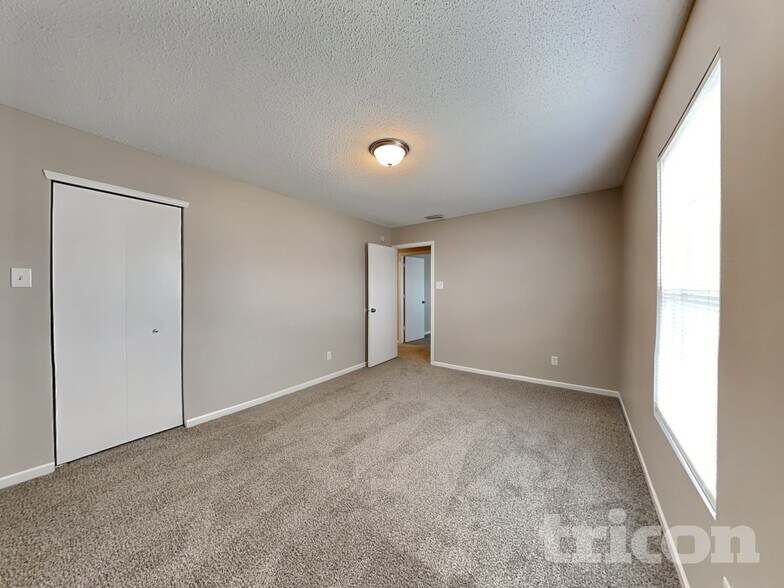 Building Photo - 675 Country Gate Dr