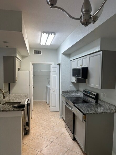 Building Photo - 4650 Saint Croix Ln