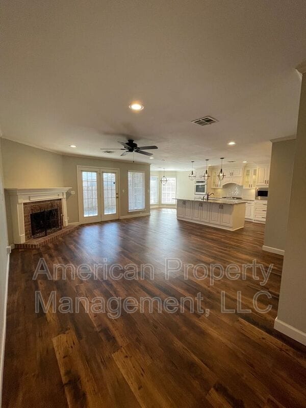 Building Photo - 5512 Columbia Ct