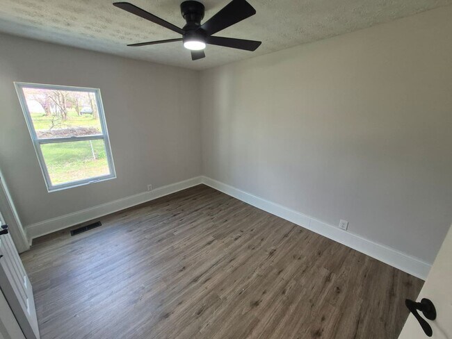 Building Photo - Newly Renovated 2-Bedroom in Elsmere – Off-Street Parking & W/D Hookups