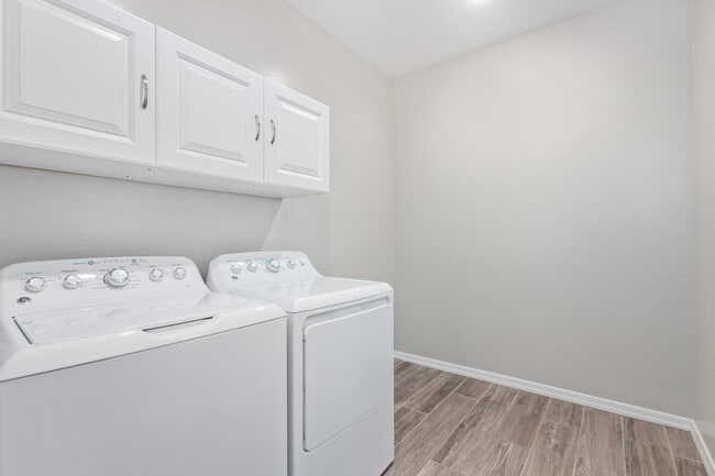 Building Photo - 1667 S Wallrade Ln