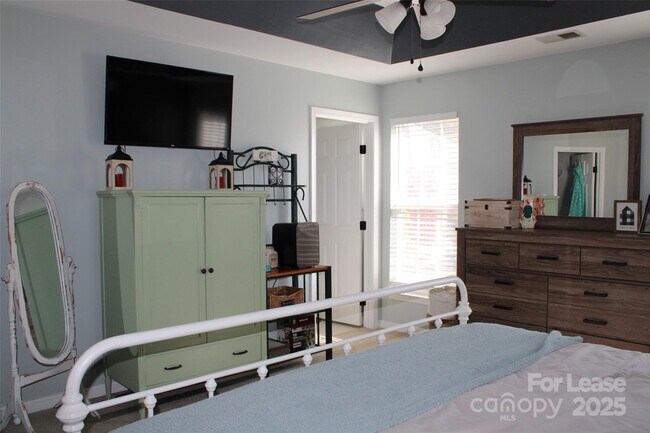 Building Photo - 9446 Cadman Ct