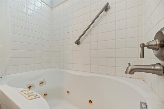 Building Photo - 3982 Eastgate N Rd