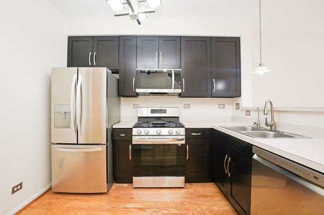 Building Photo - 3013 Kentshire Cir