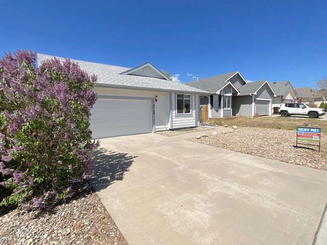 Building Photo - 4 Bedroom Home Available Near Research Pkwy & Scarborough Dr!