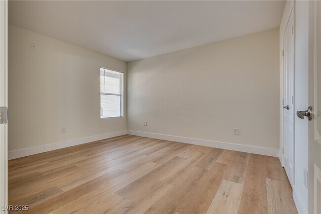 Building Photo - 5055 W Hacienda Ave