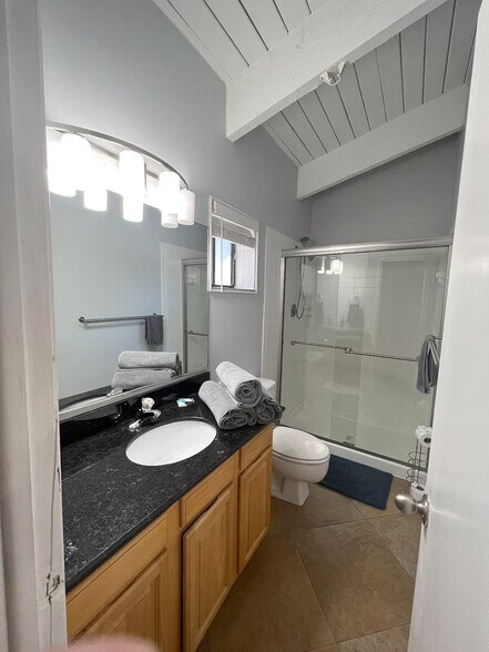 Building Photo - 2417 Sundy Ave