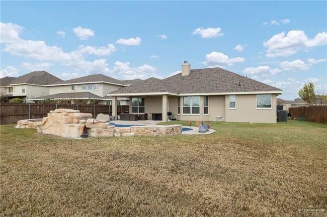 Building Photo - 25 Amistad Cir