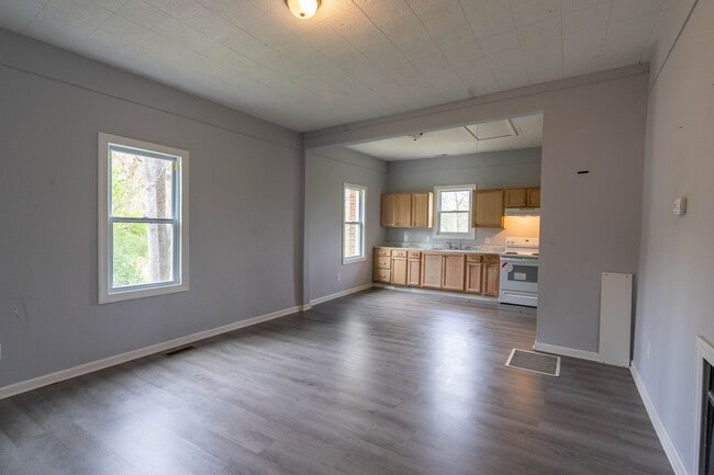 Building Photo - 2 bd for rent