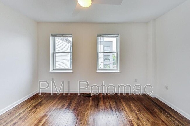 Building Photo - 1749 L St NE