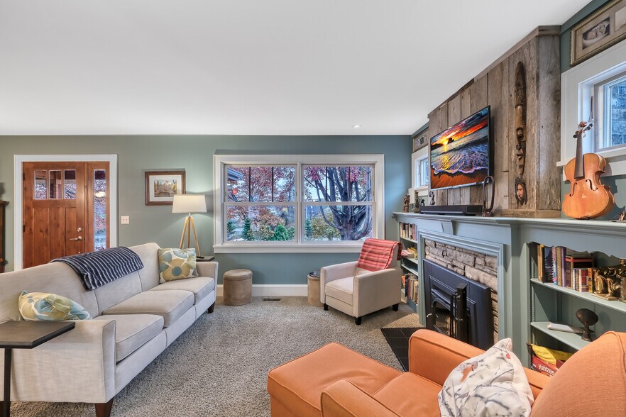 Building Photo - 5050 Manitou Rd