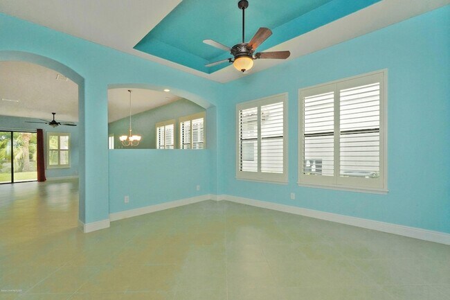 Building Photo - 374 Point Lobos Dr