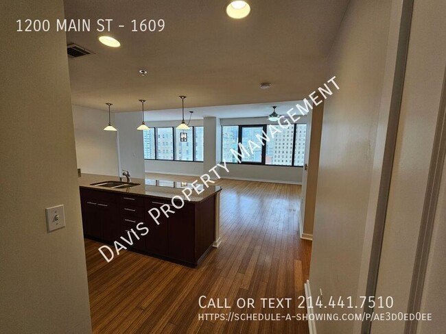 Building Photo - Downtown condo with roof top pool & concie...