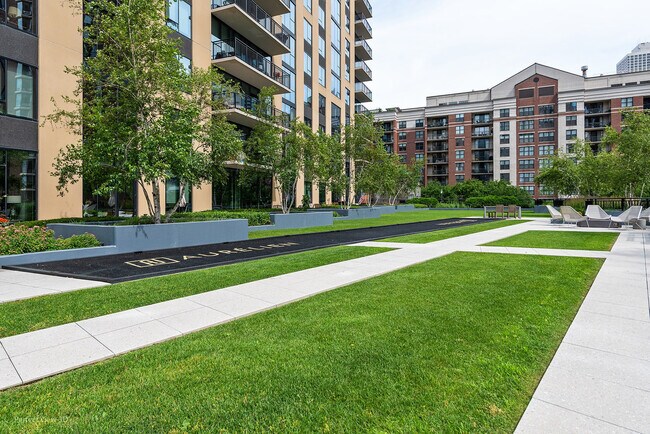 Building Photo - 1080 W Addison St