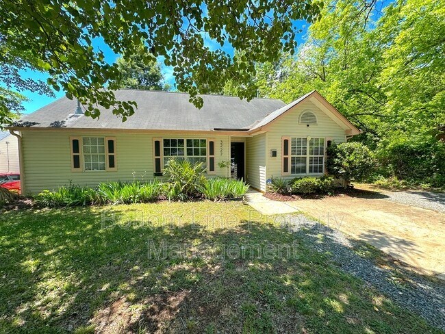Building Photo - 3227 Lake Dr