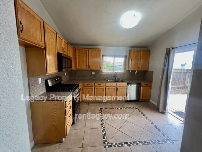 Building Photo - 1180 Camellia Ln