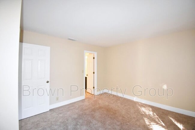 Building Photo - 741 Victorian Pl