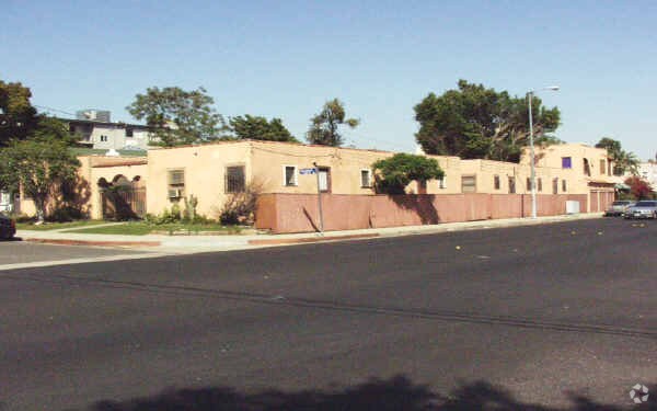 Primary Photo - 1300 N Sycamore Ave