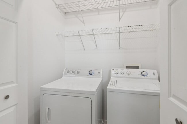 Building Photo - 12805 Avelar Manor Pl