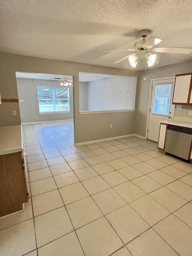 Building Photo - 8100-8104 Exchange St