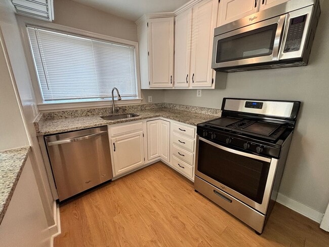 Building Photo - 2705 Fort Dr
