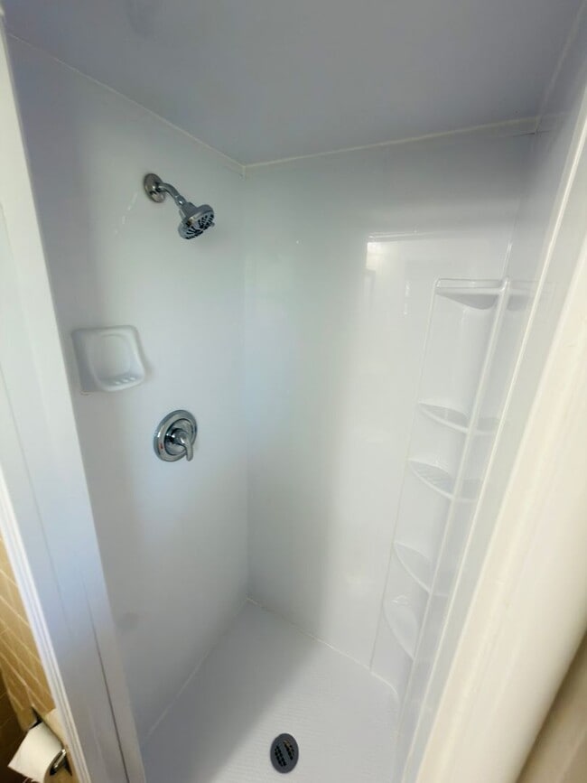 Building Photo - Move-In Ready 3BR/2BA Home with 2-Car Garage in St. Charles