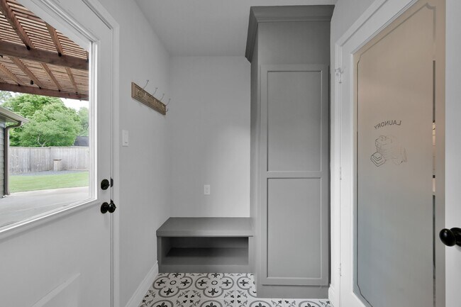 Building Photo - 2806 Triway Ln