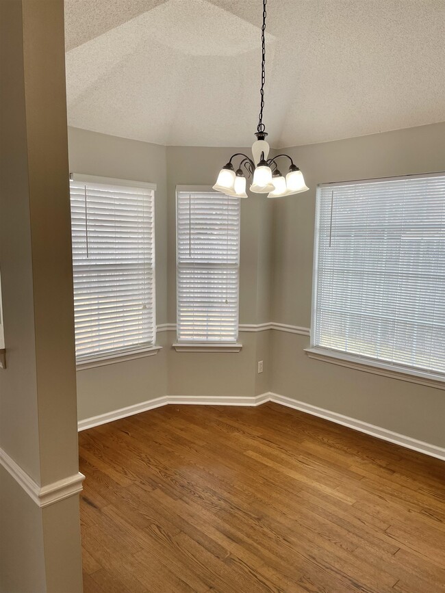 Building Photo - 95 Oakcrest Dr