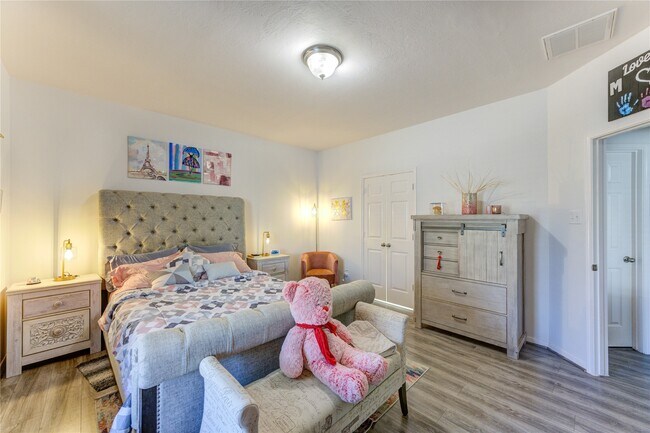 Building Photo - 25210 Hazel Ranch Dr