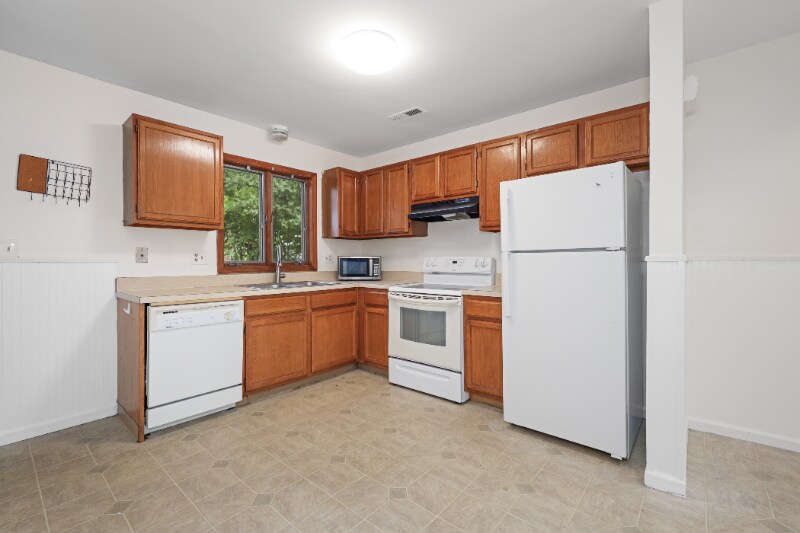 Building Photo - 146 Macarthur Dr