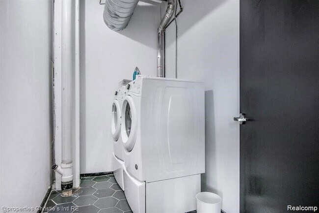 Building Photo - 1535 Sixth St