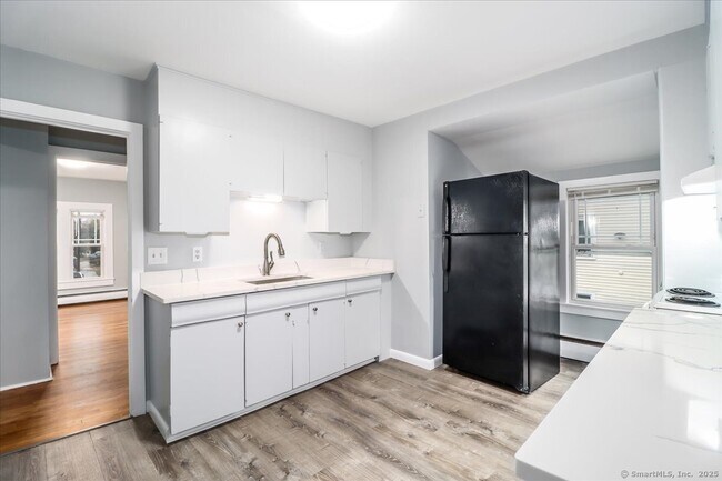 Building Photo - 9 Nicholas Square