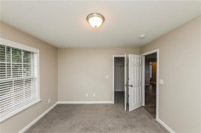 Building Photo - 135 Ivey Lake Pkwy