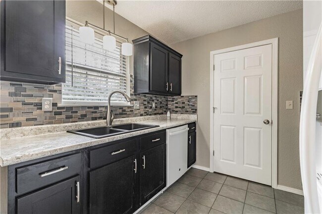 Building Photo - 1245 S Camellia Ln