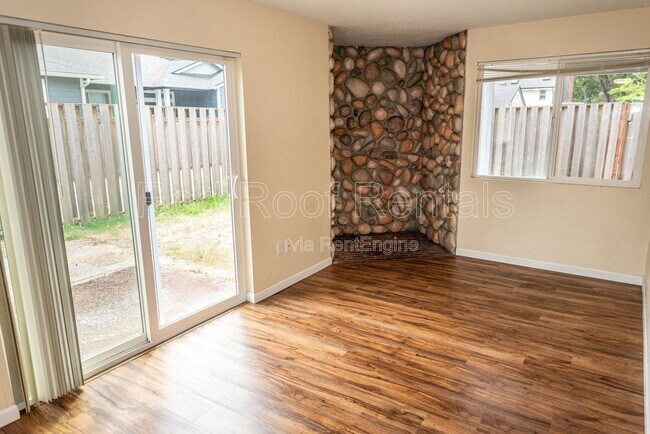 Building Photo - 9620 Maple Ave SW