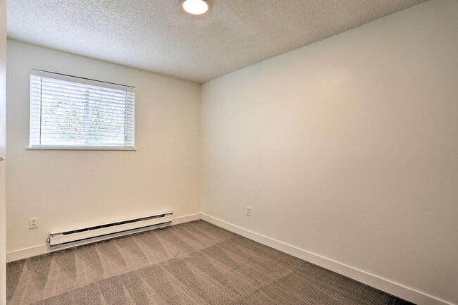 Building Photo - 2655 S Crystal St