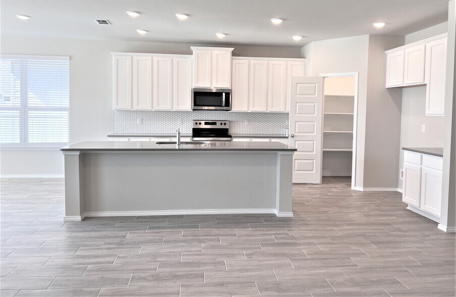 Building Photo - 5945 Hopkins Dr