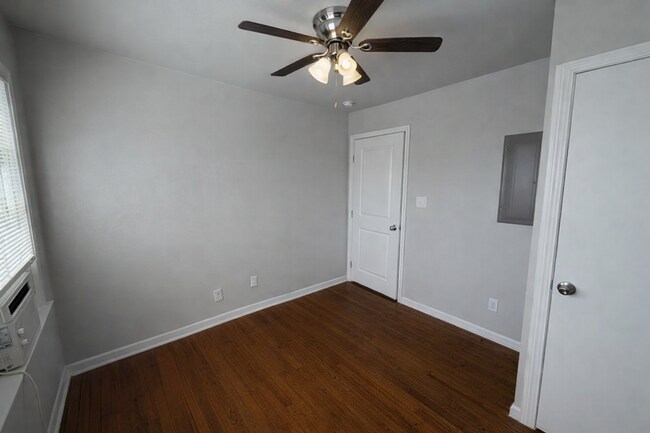 Building Photo - 2 Bedroom- Historic Monticello Park