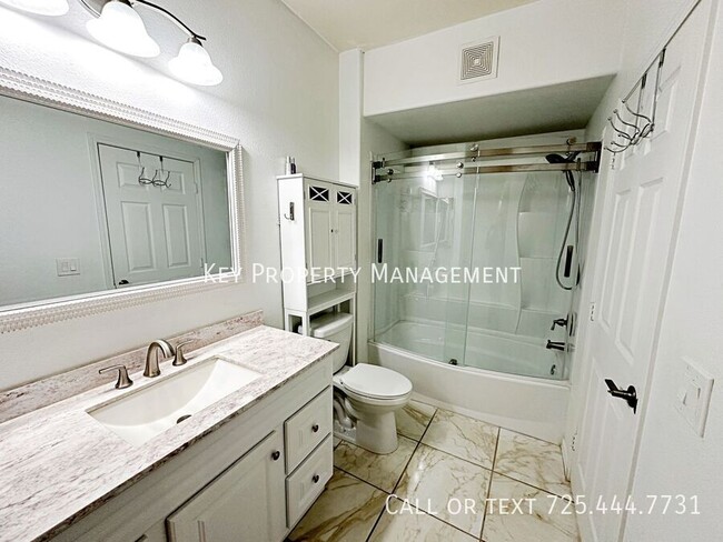 Building Photo - FULLY FURNISHED 1 BEDROOM CONDO IN GATED C...