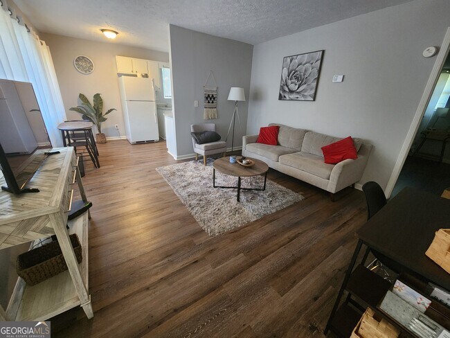 Building Photo - 917 Oakview Ave