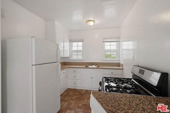 Building Photo - 6773 Yucca St