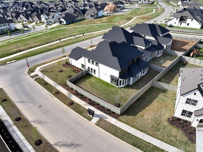 Building Photo - Must See 5 Bed 4.5 Bath in Northlake