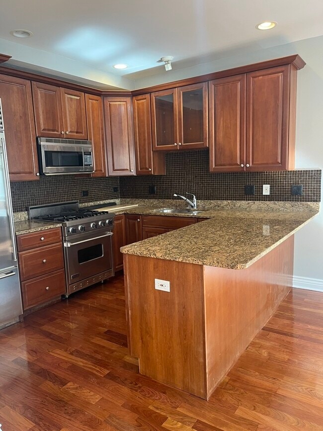 Building Photo - 334 N Jefferson St