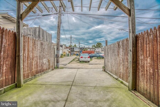 Building Photo - 3812 Fait Ave