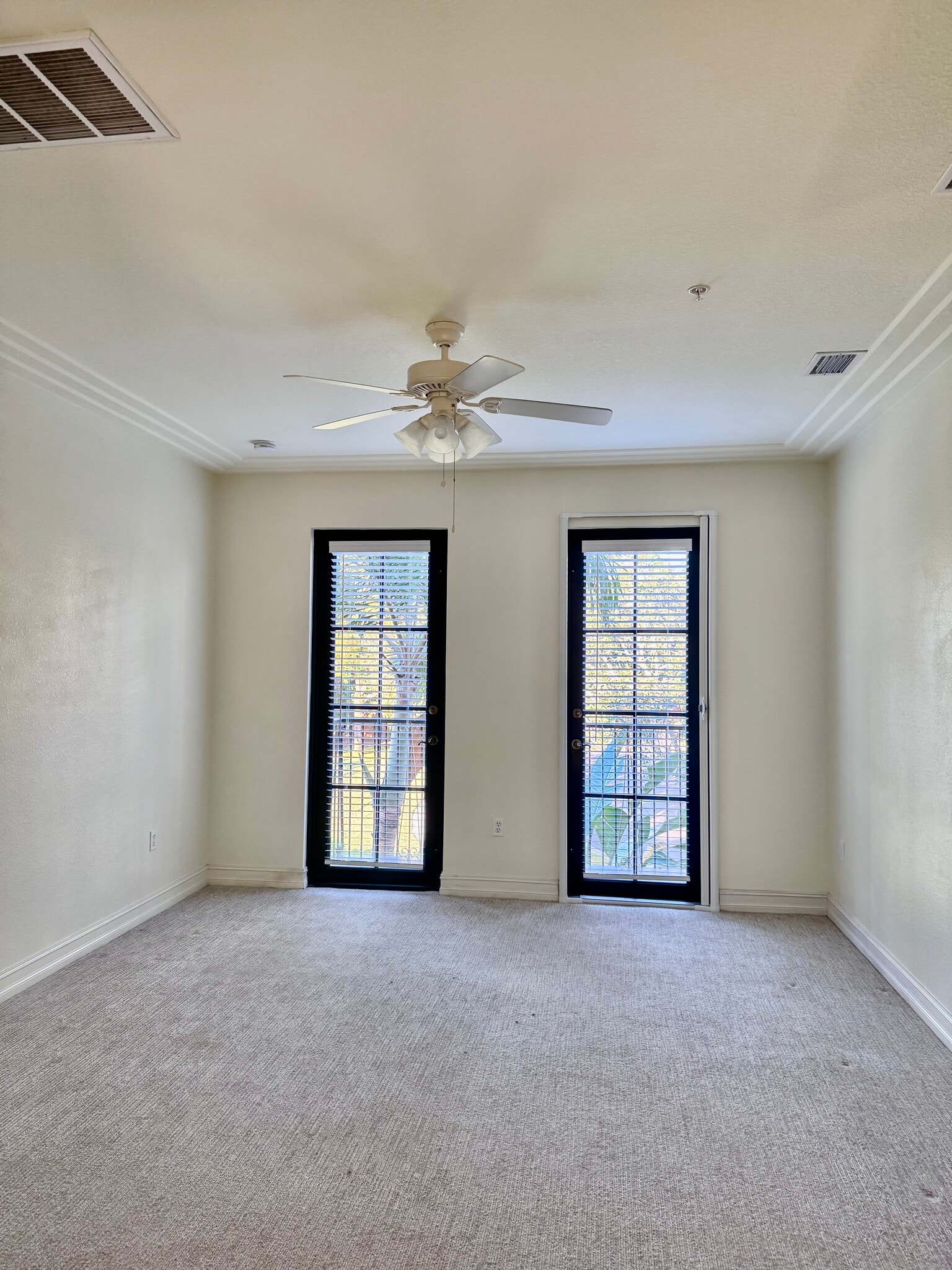 Building Photo - 9147 Delano St