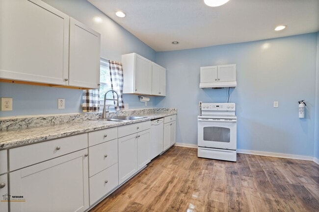 Building Photo - Quality 2 Bed 1.5 Bathrooms Home - Availab...