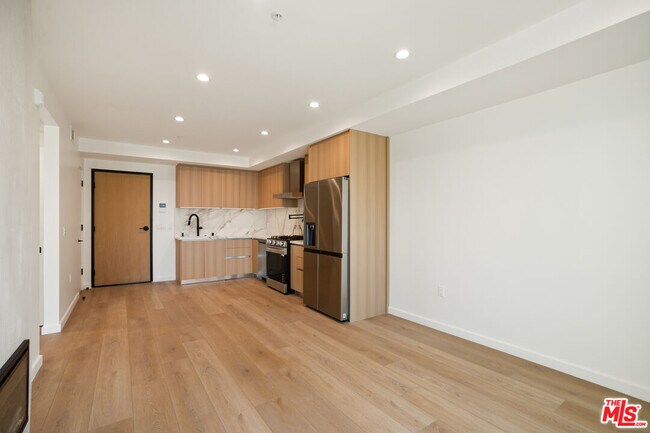 Building Photo - 1414 S Beverly Dr